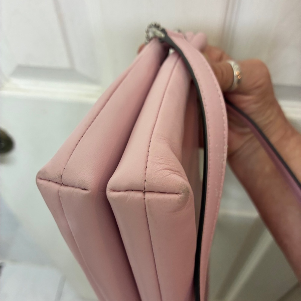 GIANT SALE! Coach Light Pink Leather Crossbody in excellent condition - Picture 5 of 14